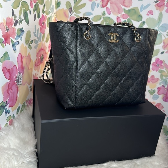 💯Authentic Chanel Quilted Shopping Bag PM Size- Good As New 🍀 - Picture 6 of 17